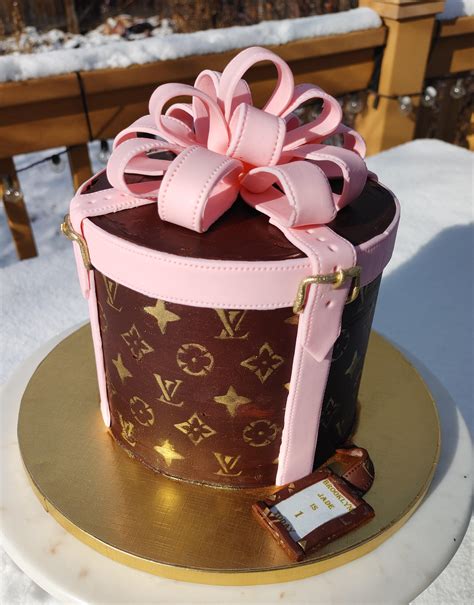 designer louis vuitton birthday cakes.